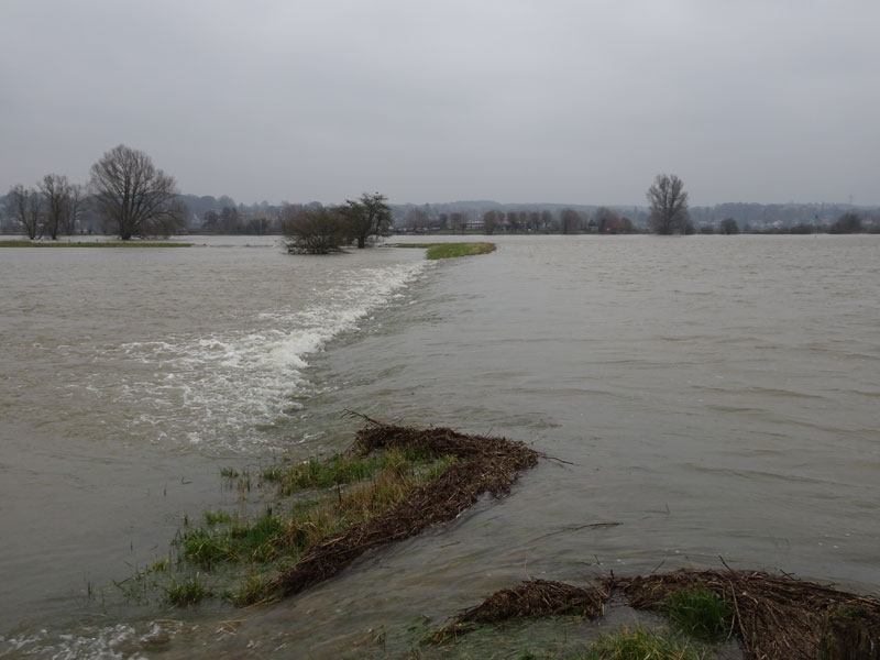 actueel/overstroming-dijk.jpg